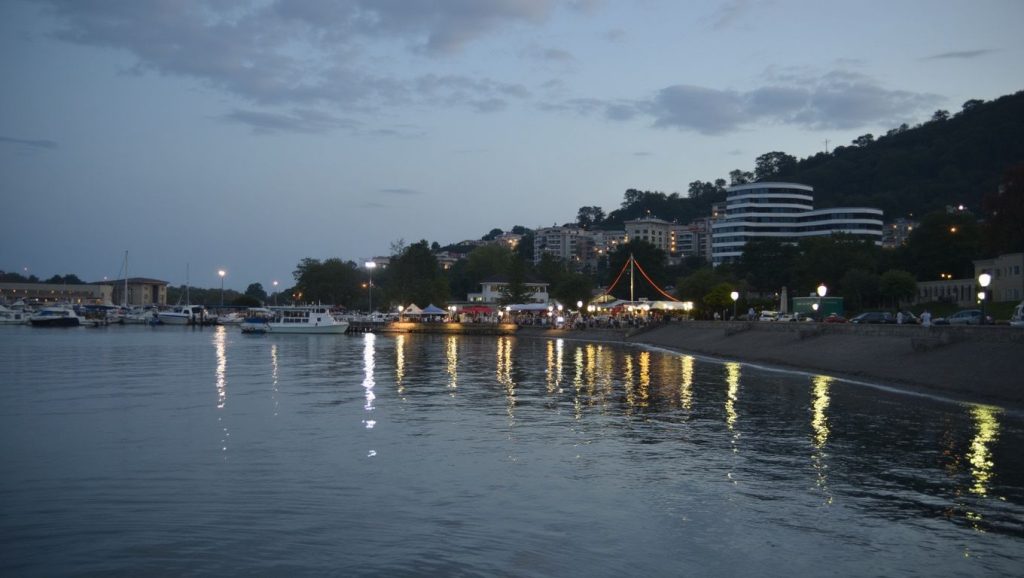Vista amplia de Plaža Maljevik en Bar, Montenegro