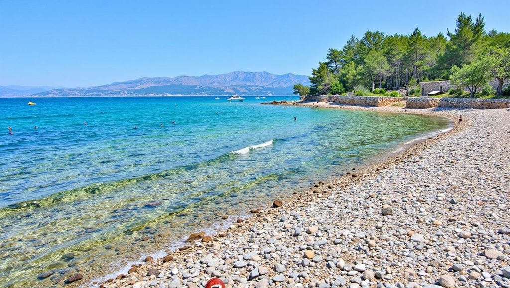Amplio horizonte marino en Plaža Mutnik, Grad Supetar