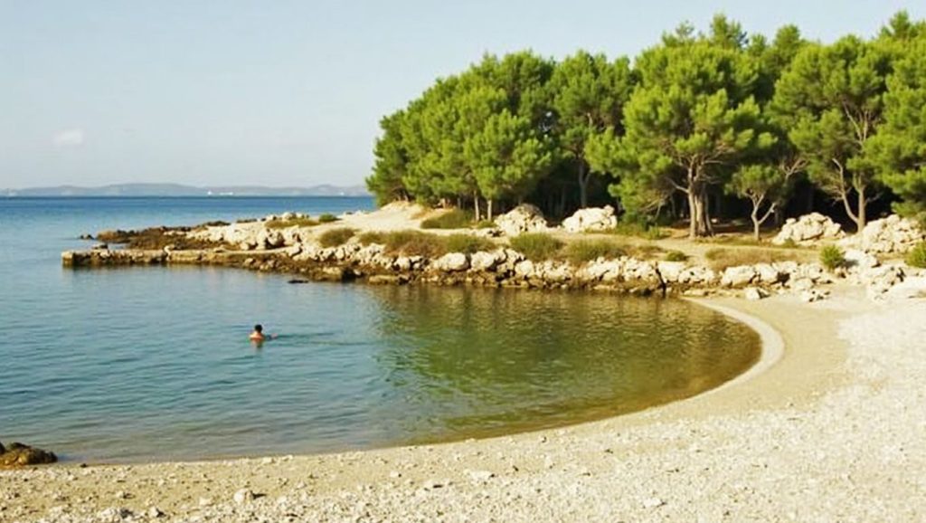 Vista del entorno de Plaža Pedinka, Općina Vir, Croacia