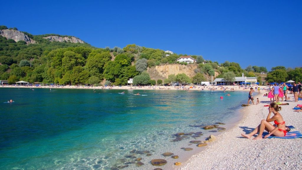Acceso a Plaža Perilo desde el aparcamiento, Croacia