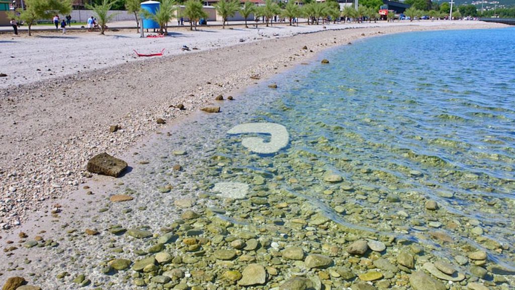 Camino de acceso a Plaža Plitka Punta, Grad Vodice, Croacia