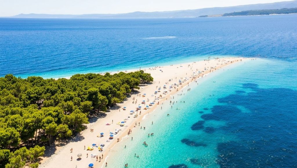 Agua y arena en Plaža Popožo, Croacia