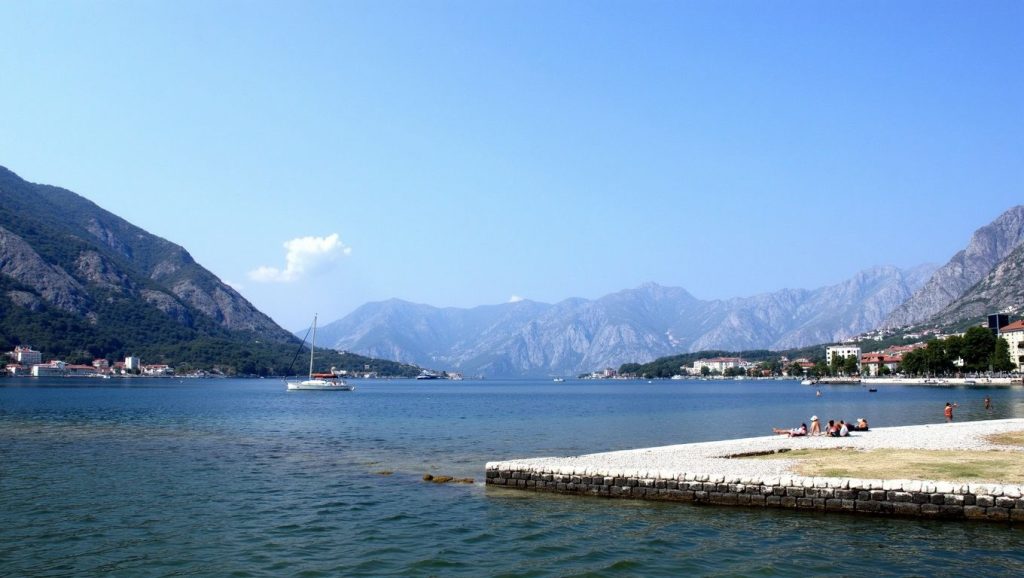 Detalle del agua en Plaža Šušanj, Bar, Montenegro