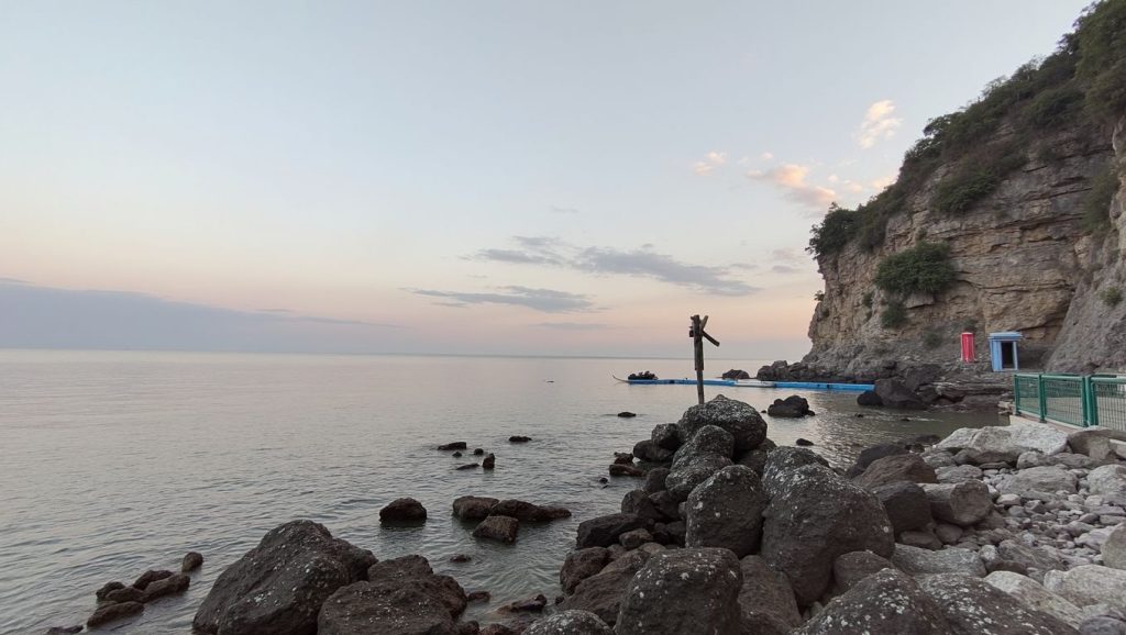 Camino de acceso a Plaža Sutomore, Bar, Montenegro