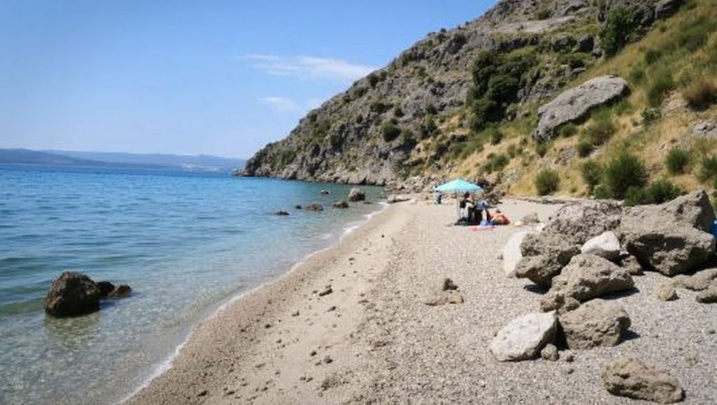 Acceso a Plaža tratice desde el aparcamiento, Općina Sukošan