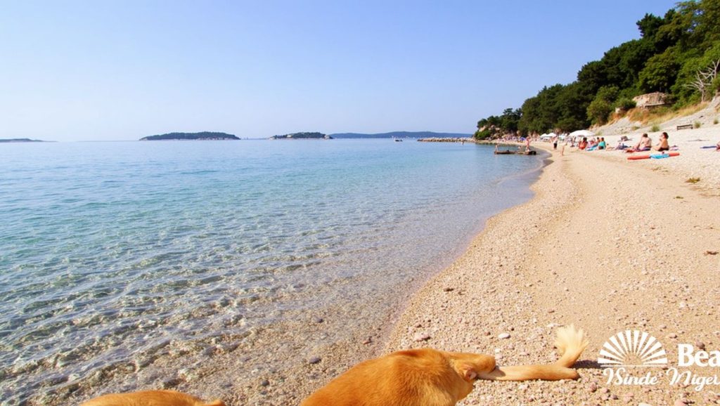 Línea de costa en Plaža Trstevica, Croacia