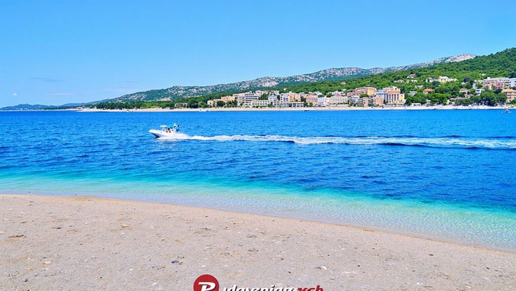 Acceso a Plaža Velika Raduča desde el aparcamiento, Croacia
