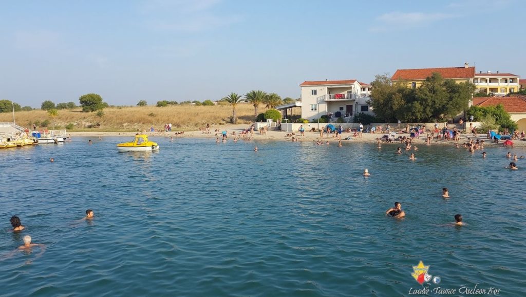 Vista del litoral en Plaža Velika Slatina, Croacia