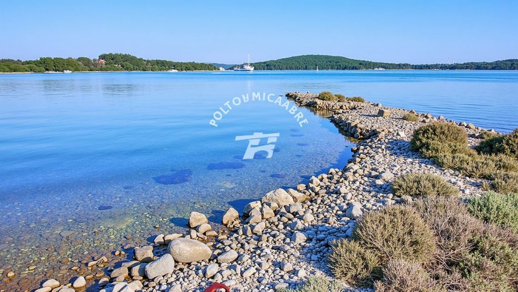 Arena y orilla en Plaža Ždrelaščica, Croacia, Croacia
