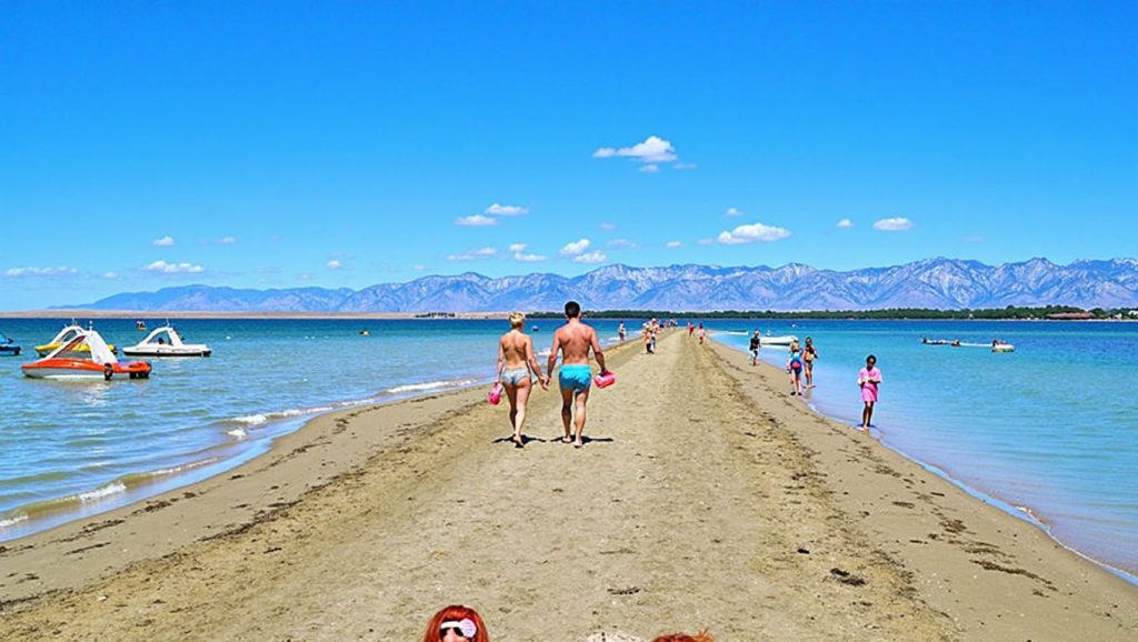 Vista amplia de Plaža Ždrijac en Croacia, Croacia