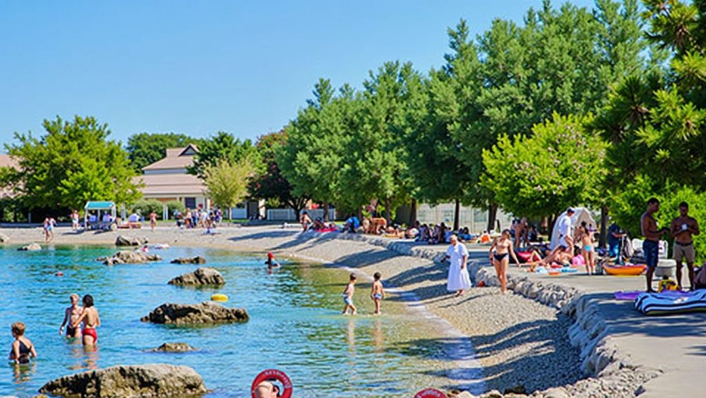 Vista del entorno de Plaža Zlatna Luka, Croacia, Croacia