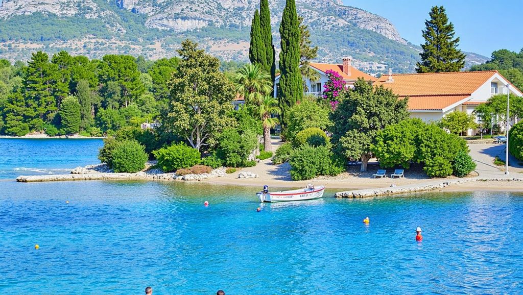 Paseo hacia Plaža Žrnovska banja, Croacia