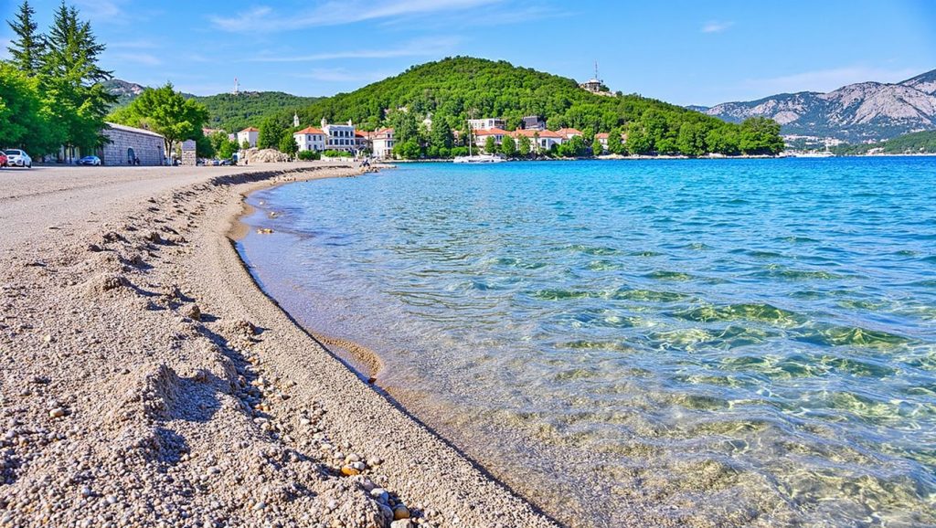 Olas rompiendo en Plaža Žrnovska banja, Croacia