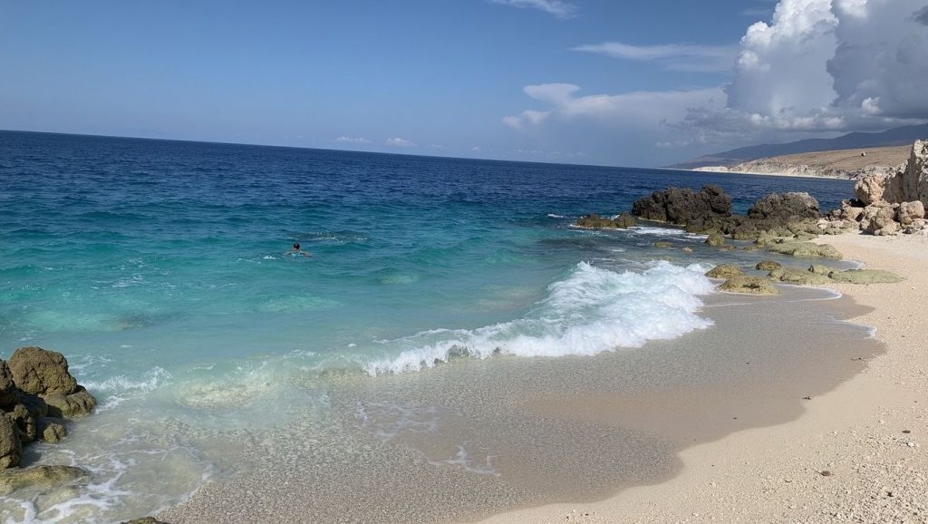 Plazhi i Pasqyrave (Sarandë, Albania) — foto 6