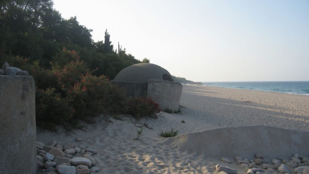 Vista amplia de Plazhi i Porto Palermo en Himara, Albania