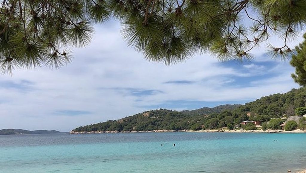 Vista de Podvrške desde la orilla, Croacia