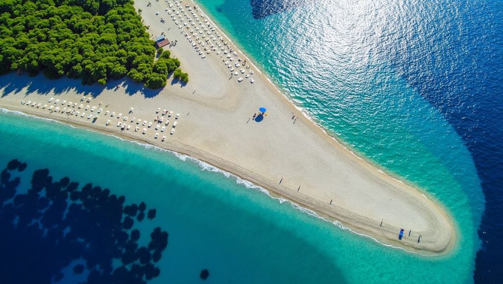 Primer plano de la orilla de Prtljug, Croacia