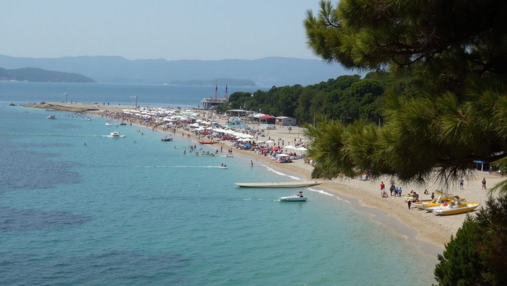 Arena y orilla en Public beach, Croacia, Croacia