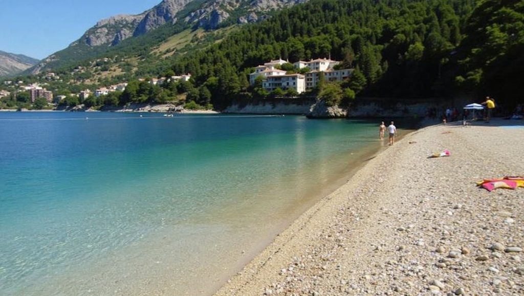 Amplio horizonte marino en Public beach, Croacia