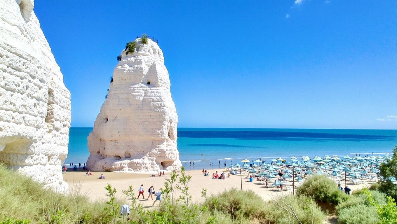 Punta Lunga Vieste cala guijarros blancos Gargano Puglia