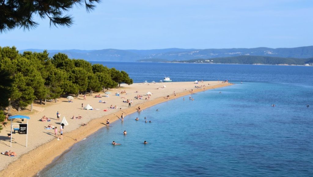 Arena y orilla en Punta Rata, Općina Brela, Brač