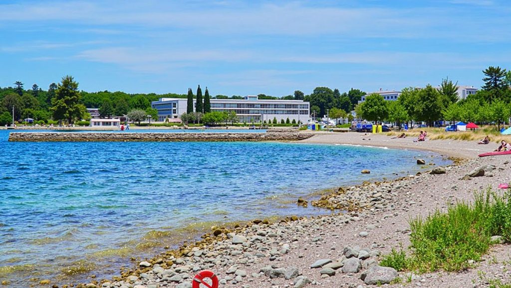 Amplio horizonte marino en Puntamika, Croacia