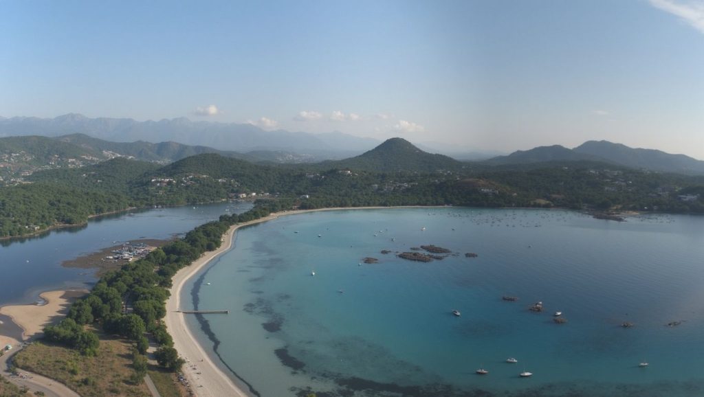 Arena y mar en Saparelli, Rondinara, Córcega