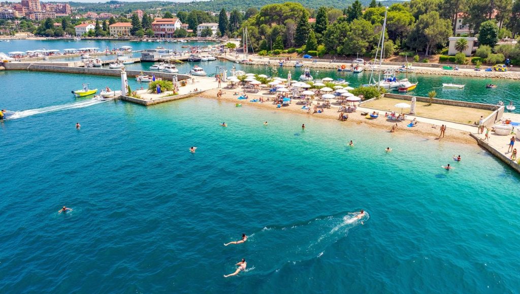 Acceso a Šarina draga desde el aparcamiento, Grad Šibenik