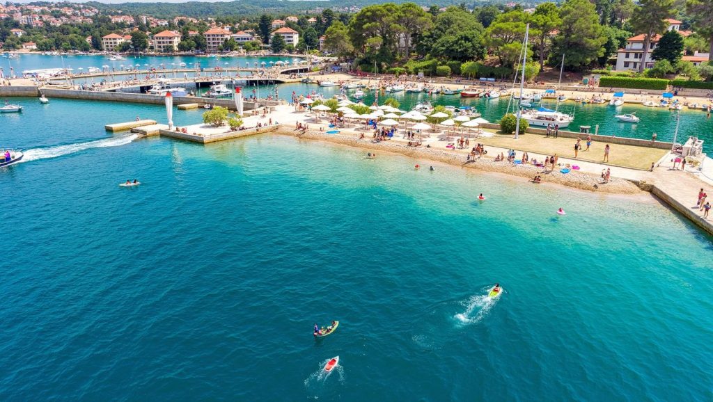 Acceso a Šarina draga desde el aparcamiento, Grad Šibenik