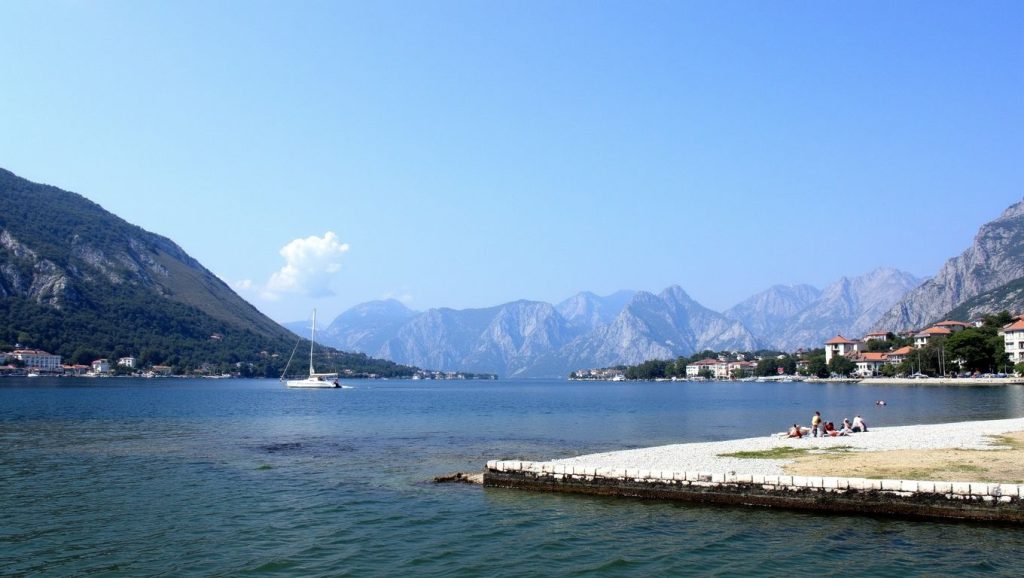 Primer plano de la orilla de Savina, Herceg Novi