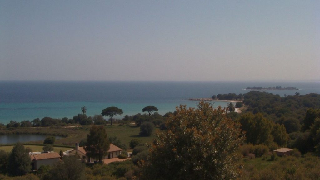 Arena y mar en Separella, Propriano, Córcega