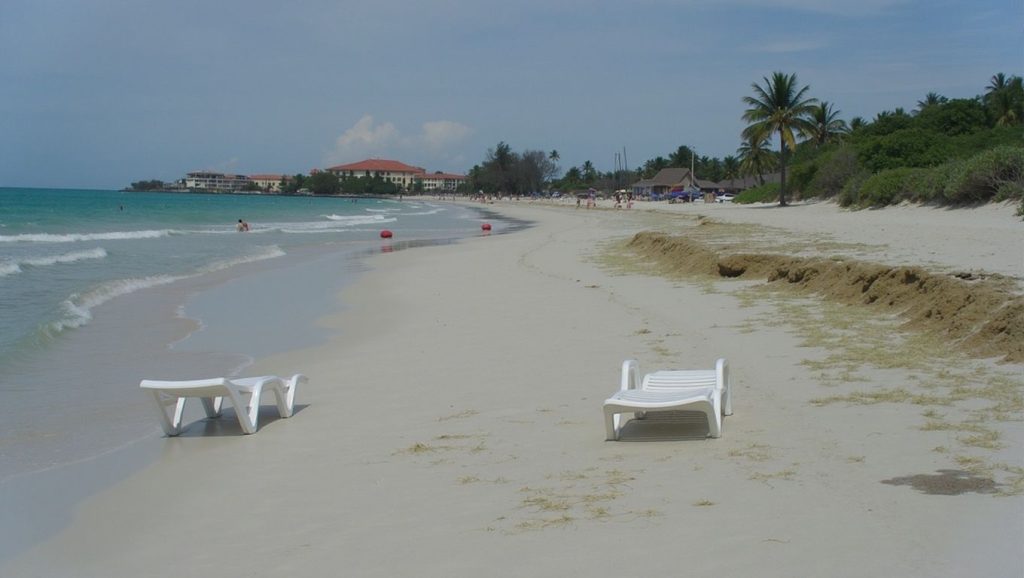Playa Sierra Morena desde la arena, La Habana, Cuba