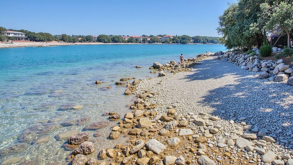 Orilla tranquila de Školjić, playa de Općina Vir