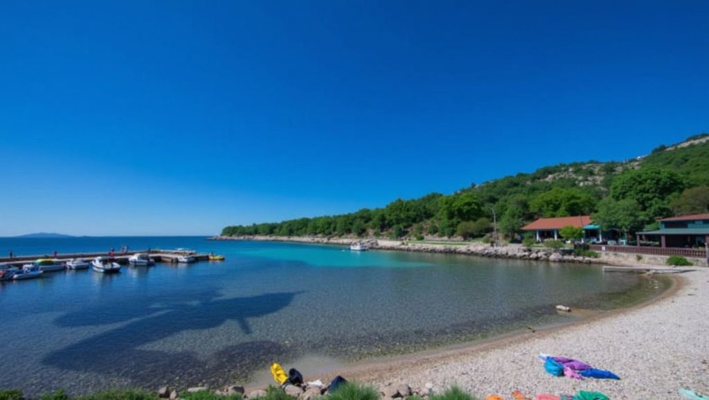 Oleaje en la orilla de Slanica, costa de Croacia