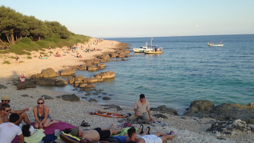 Línea de costa en Slatina Nudist Beach, Croacia