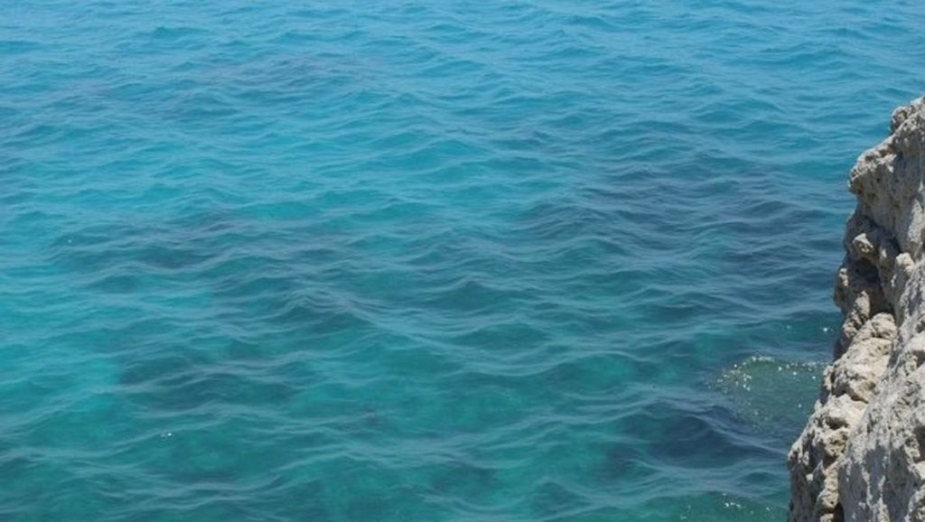 Detalle del agua en Small Makronisos Beach, ?, Chipre