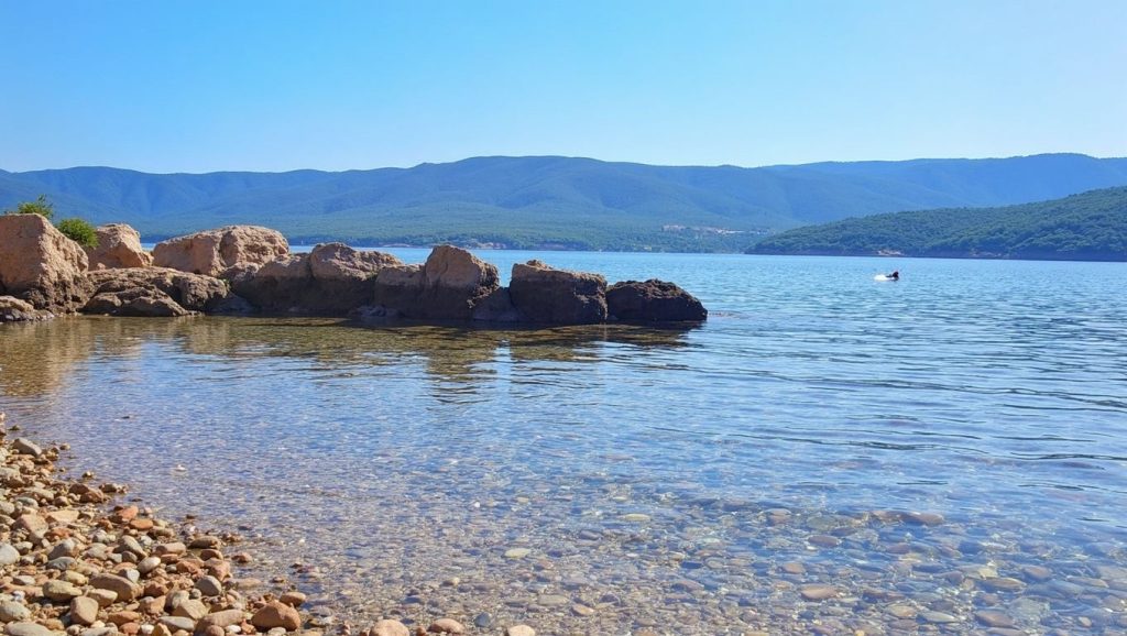 Detalle de arena y agua en Soline, Croacia