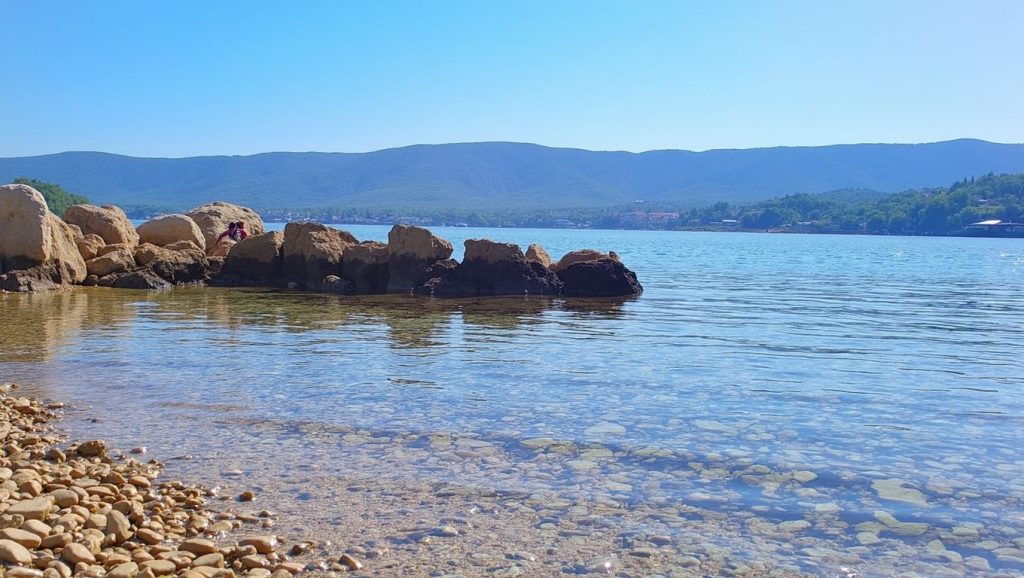 Detalle de arena y agua en Soline, Croacia