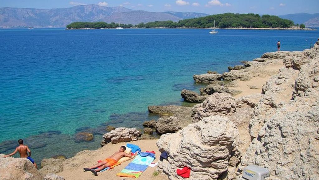Oleaje en la orilla de Soline, costa de Croacia