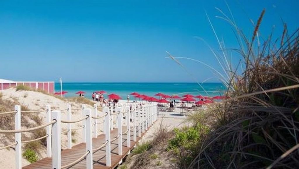 Arena y orilla en Spiaggia delle Cesine, Vernole, Puglia