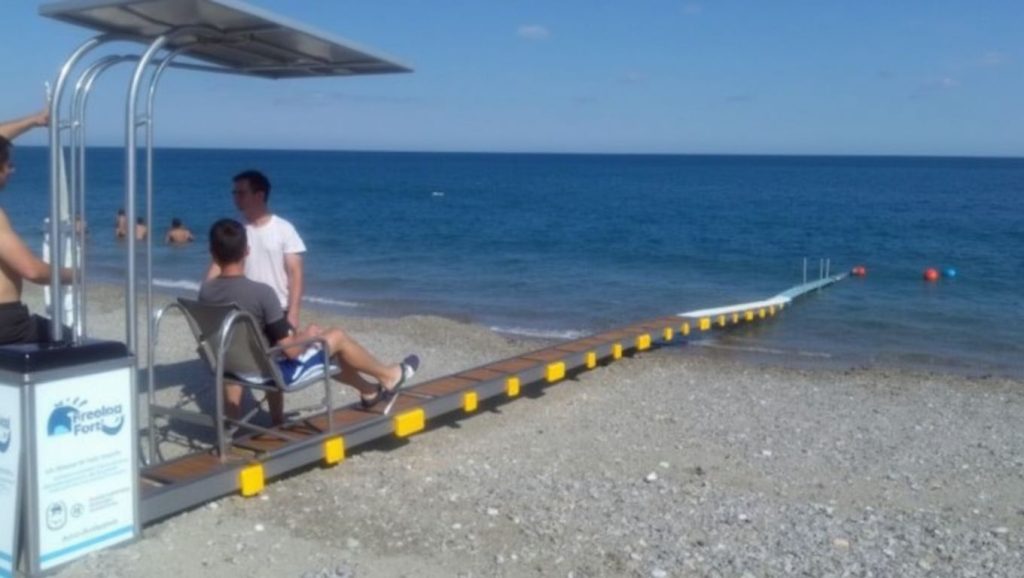 Panorámica completa de Spiaggia libera, accessibile per disabili, playa de Montesilvano