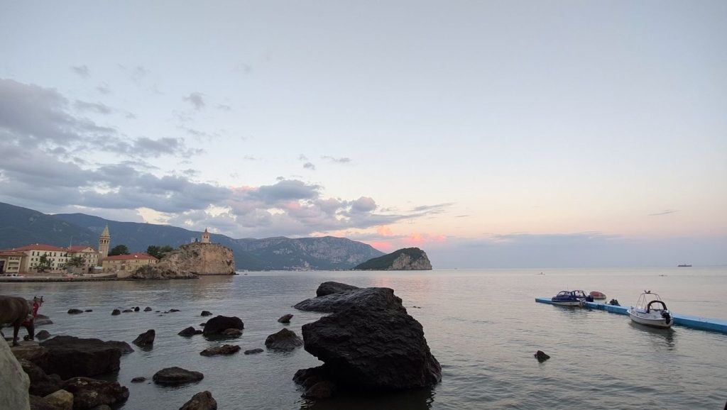 Camino de acceso a Sunset Beach, Herceg Novi, Montenegro