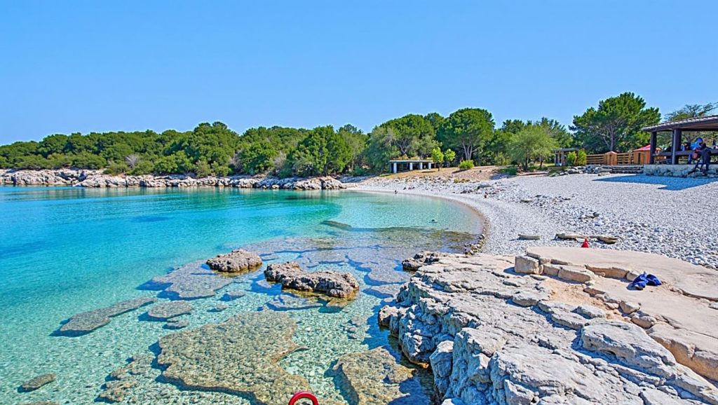 Panorámica completa de Teplus, playa de Grad Vis