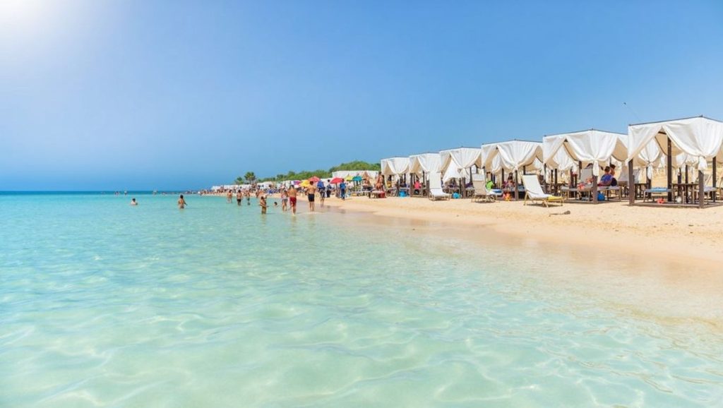 Primer plano de la orilla de Spiaggia di Tiggiano, Tiggiano