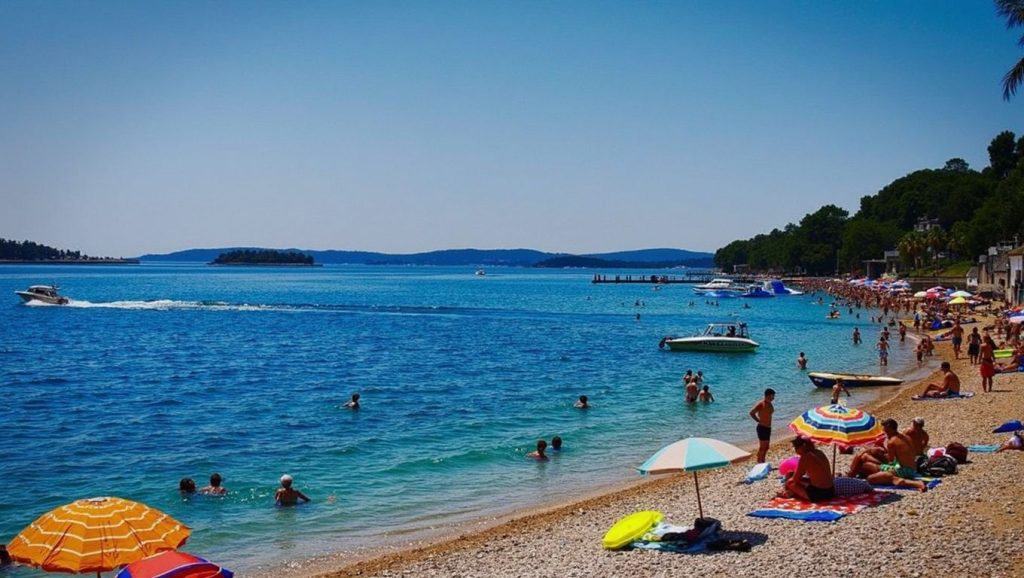 Agua y arena en Trstenik, Croacia