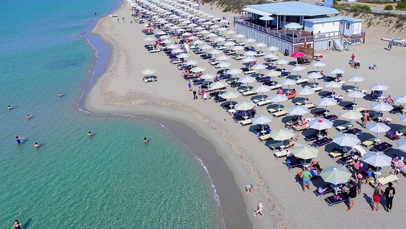 Ugento playa natural duna baja Salento Puglia