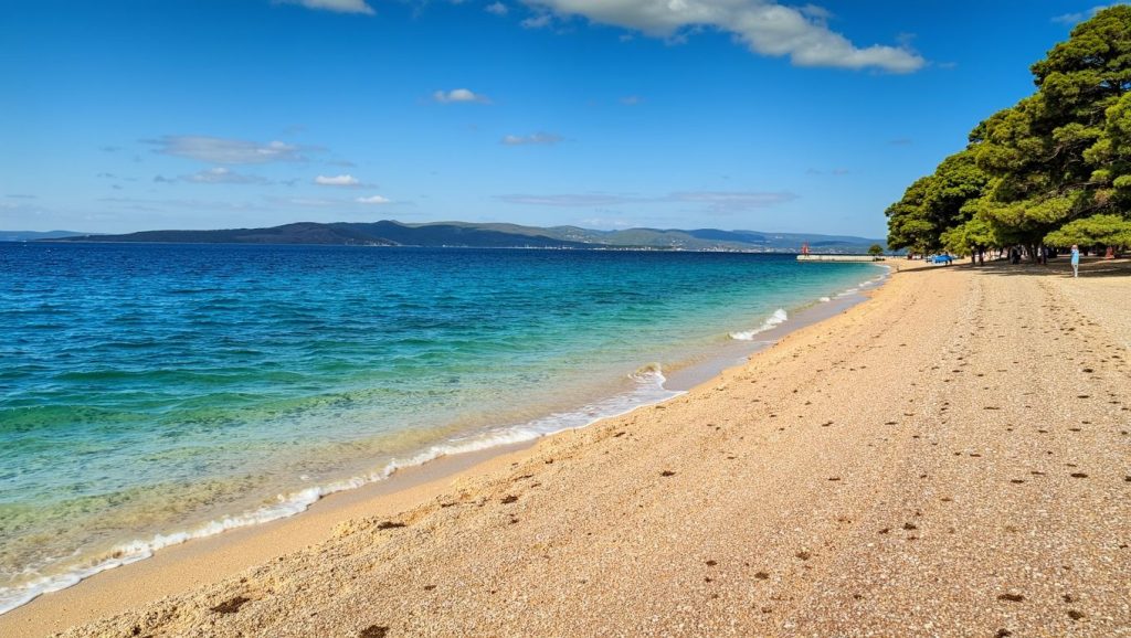 Playa Unofficial nudist / FKK en Slatine, Croacia