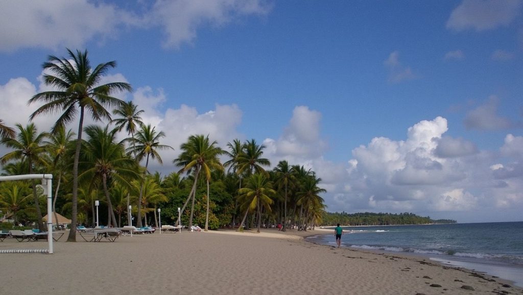 Olas rompiendo en Uvero Alto, Punta Cana