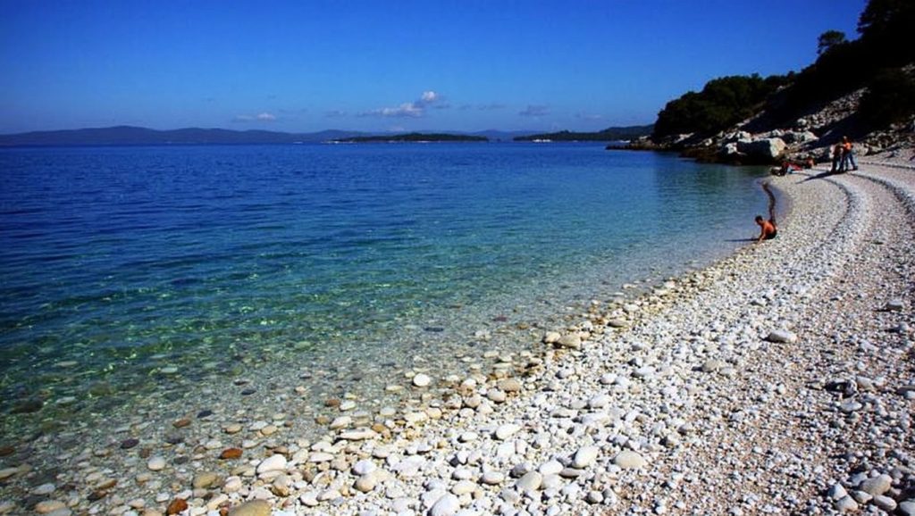 Detalle de arena y agua en Vaja, Grad Korčula