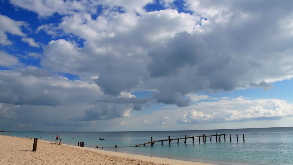 Horizonte desde Varadero West Beach, La Habana, Cuba